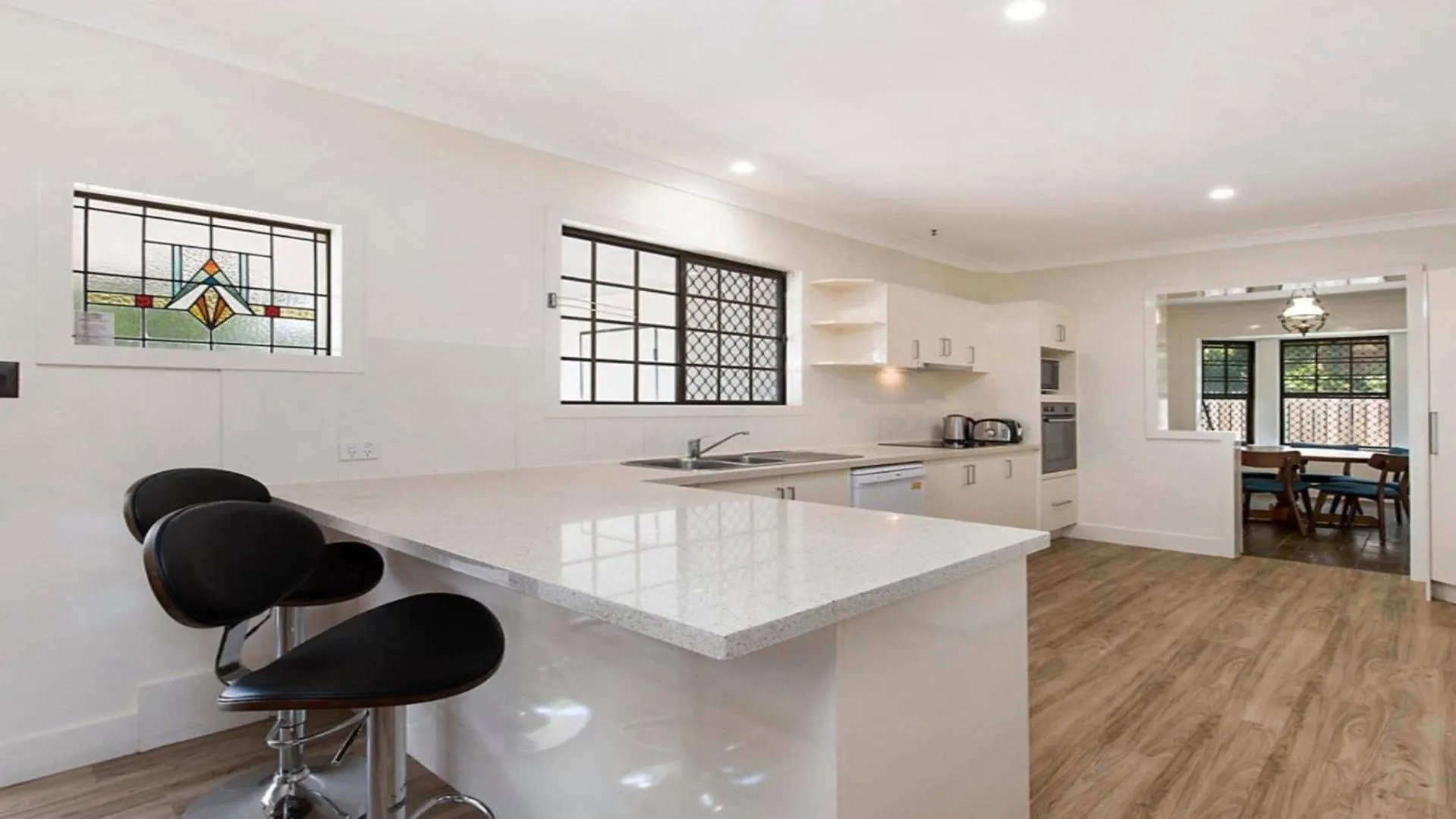 Lake House Kawana Waters