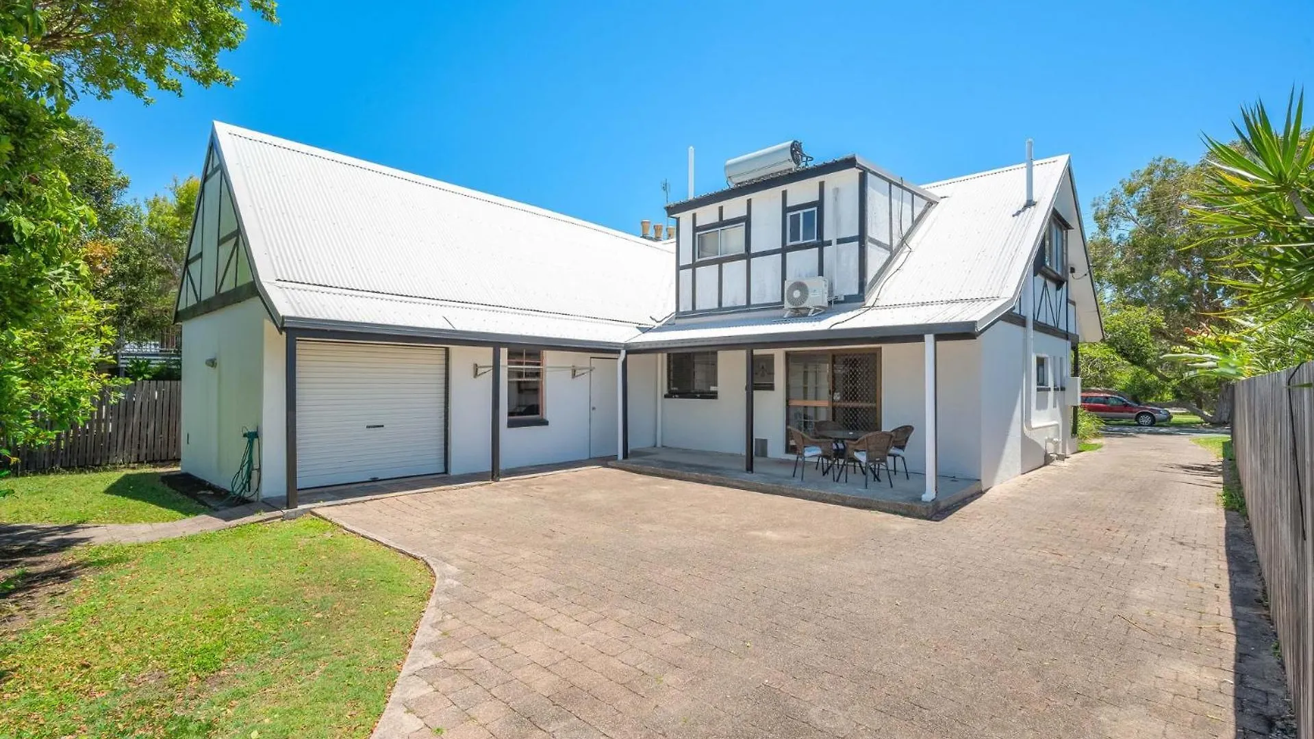 Lake House Kawana Waters Australia